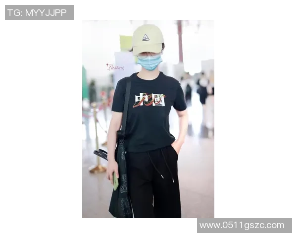 时尚与运动的结合足球明星图案T恤让你尽显个性与活力